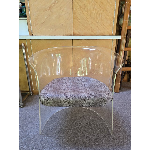 A fine vintage original ( guaranteed ) mid century modern designer lucite barrel chair . In the style of Vladimir Kagan...