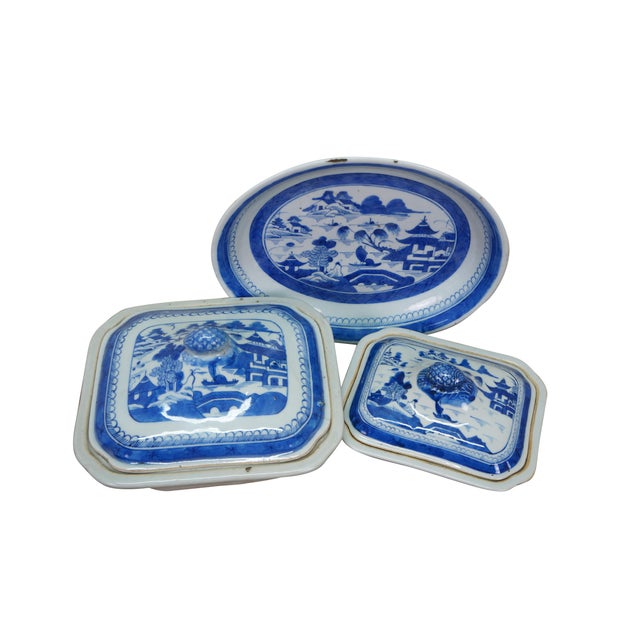Chinoiserie Antique Chinese Export Canton Blue White Serving Platter & Vegetable Tureens For Sale - Image 3 of 18