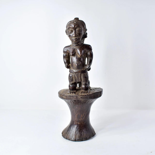 Early 20th Century Bene Lulua Divination Double Figure on Custom Base For Sale - Image 4 of 17