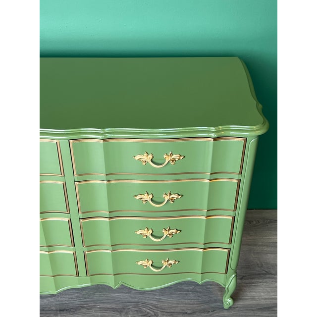 1970s French Provincial Green Lacquered Dresser of Twelve Drawers For Sale - Image 11 of 18