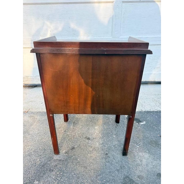 Late 20th Century Pair of Councill Craftsmen Mahogany Chippendale Style Fretwork Nightstands For Sale - Image 11 of 16