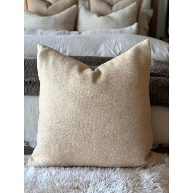 The combination of linen and wool makes for an extra soft and warm fabric. The pillow covers are finished with a zipper...