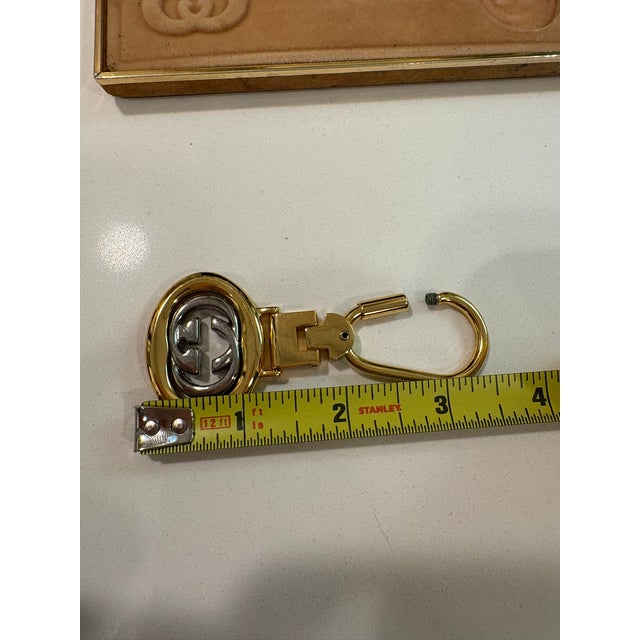 Vintage Gucci Gg Logo Gold Tone Key Fob With Original Box For Sale - Image 11 of 17