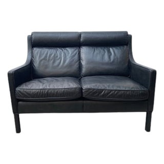 Experience the Perfect Blend of Timeless Design and Luxurious Comfort With This Exquisite Black Leather Loveseat From Restoration Hardware. For Sale