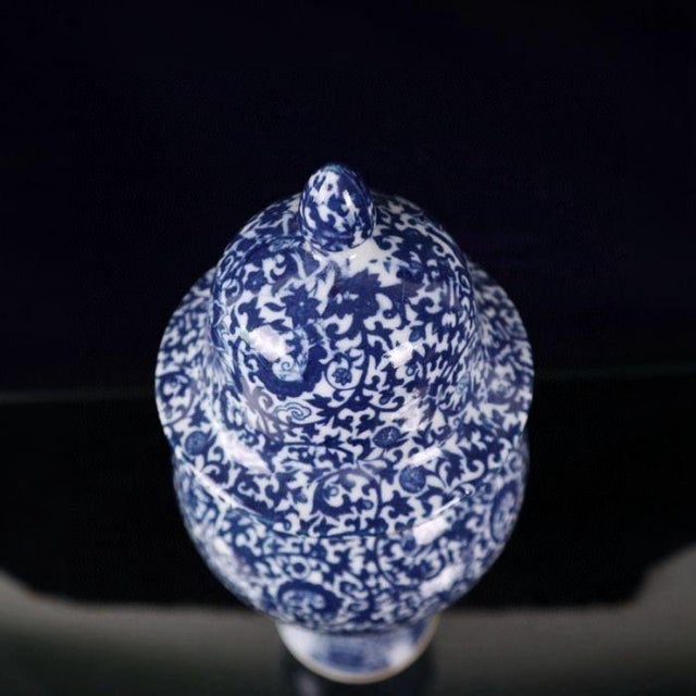 1960s Chinoiserie Blue and White Interlocking Lotus Porcelain Lidded Ginger Jar For Sale - Image 5 of 9