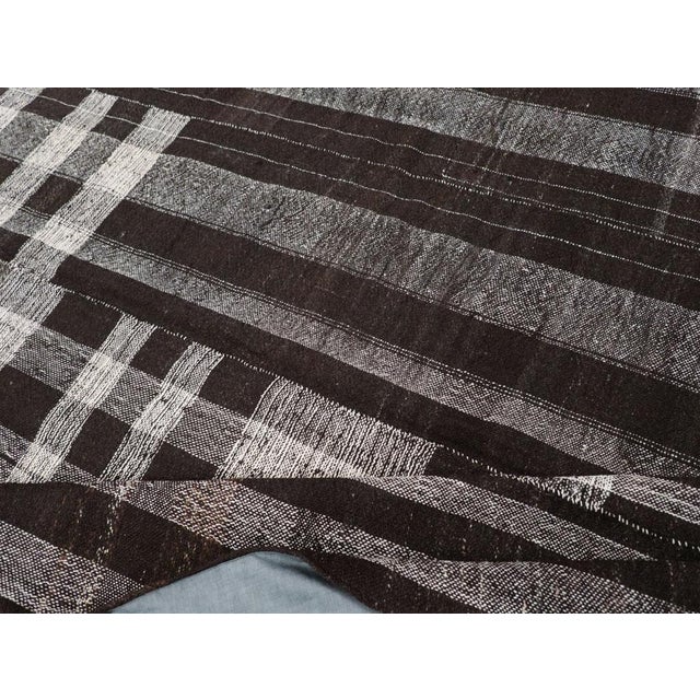 Textile Galerie Shabab Collection Mid-20th Century Handmade Turkish Flatweave Kilim Long Room Size Carpet For Sale - Image 7 of 8