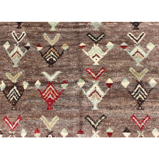 Tribal Mid 20th Century Tribal Arrow Design Tulu Vintage Rug From Turkey in Brown, Red, Mint Green For Sale - Image 3 of 8