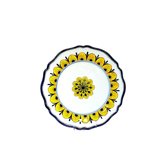 Deruta Stratificata Hand-Painted Italian Round Serving Platter For Sale - Image 4 of 5