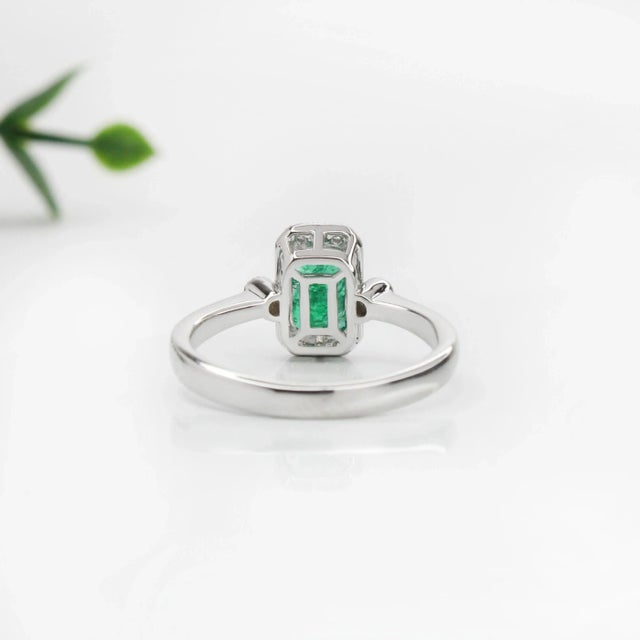 Modern 1ct Emerald Ring W Earth Mined Diamonds in Solid 14k Gold Emerald Cut Size 6.75 For Sale - Image 3 of 4