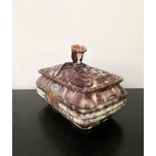 Beautifully decorated with art deco style painting, and à flower on top. How The Colors present themselves depends on how...