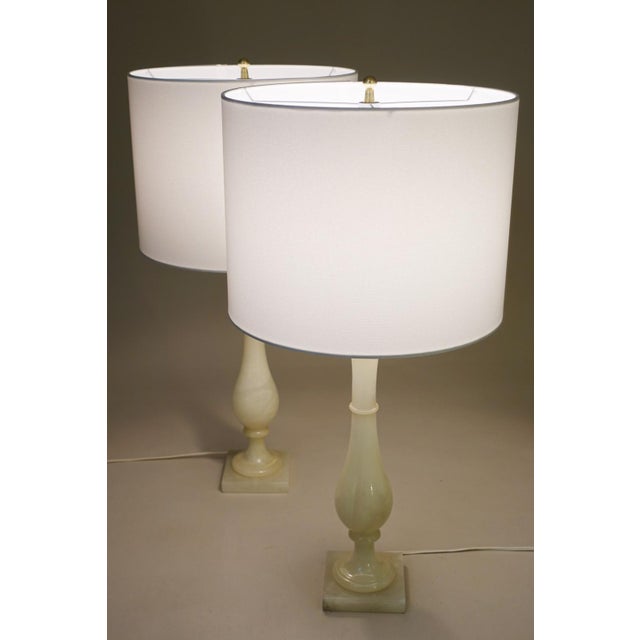 Matched Pair Nos Hollywood Regency Modern Alabaster Marble "Teardrop" Urn Style Column Table Lamps Italy 1970's Minty! For Sale - Image 9 of 13