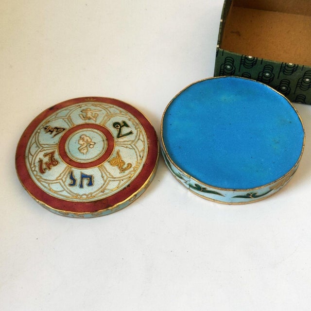 Mid 20th Century Vintage Cloisonné Enamel Round Box – Sanskrit Six-Character Mantra Motif, Silver-Blue Technique For Sale - Image 5 of 8