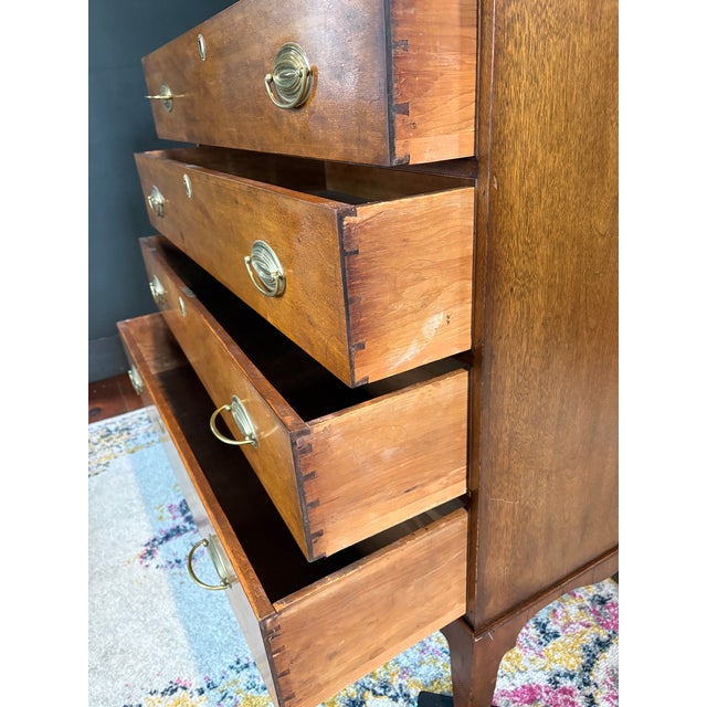 George Hepplewhite Late 18th Century American Hepplewhite Chest of Drawers For Sale - Image 4 of 9