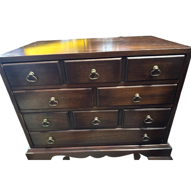 1940s Vintage Hickory Chair Co. Mahogany Queen Anne Style Silver Chest of Drawers C.1940 For Sale - Image 5 of 12