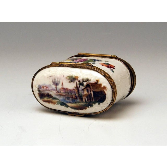Painted Dual Lidded Rococo Box from Meissen, 1750 For Sale - Image 10 of 14