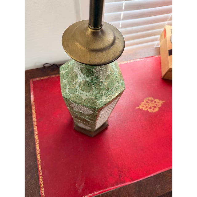 Vintage Japanese Kutani Porcelain Table Lamp — Hexagonal Reticulated Green & Gold Chrysanthemum, Fujita, Mid-Century For Sale - Image 4 of 5