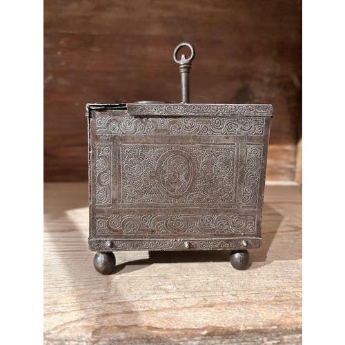 Gray Small Chiseled Iron Chest, Nuremberg, Germany, Early 17th Century For Sale - Image 8 of 11