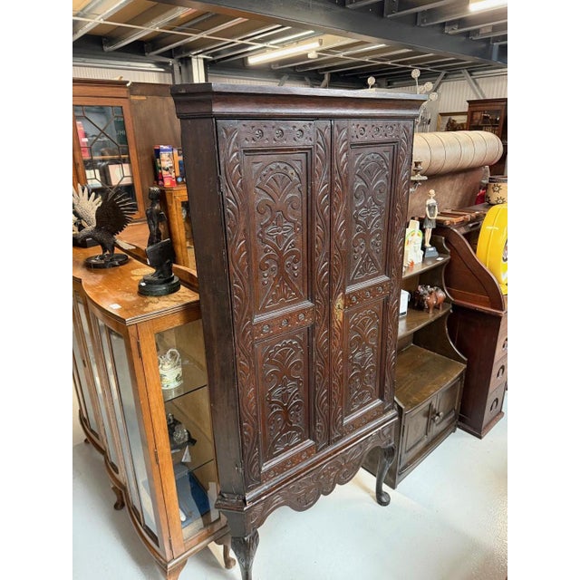 Antique Oak 2 Door Corner Unit With Carved Panels Resting On Cabriole Feet, in Good conditions. Designed before 1890