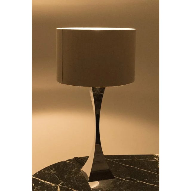 Stunning shaped metal table light from the 1970's by Tonello Grillo & Montagna Grillo voor High Society. In good vintage...