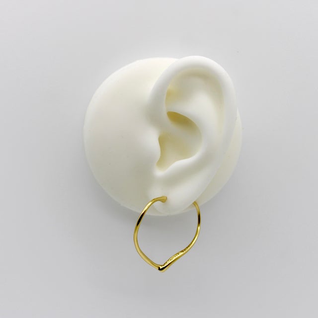 Modern 18k Gold Elsa Peretti for Tiffany & Co. Open Heart Hoop Earrings For Sale - Image 3 of 8
