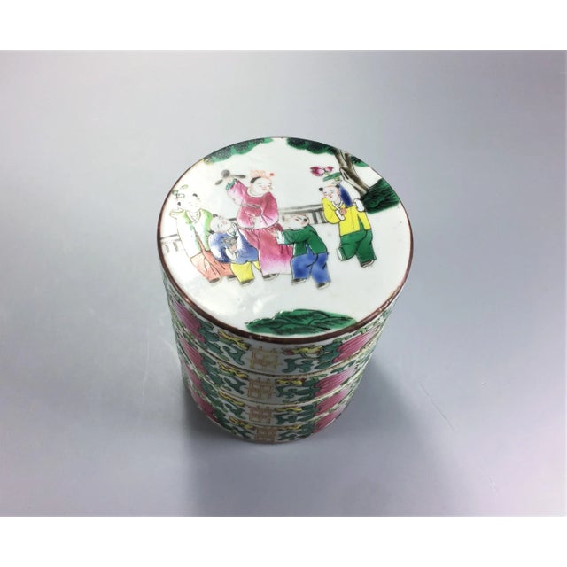 19th Century Chinese Famille Rose Porcelain 'Double-Happiness‘ Sweetmeat Stacking Box For Sale In New York - Image 6 of 13
