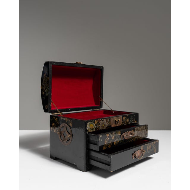 20th Century Chinese Black Lacquered Box with Brass Mounts For Sale - Image 11 of 15