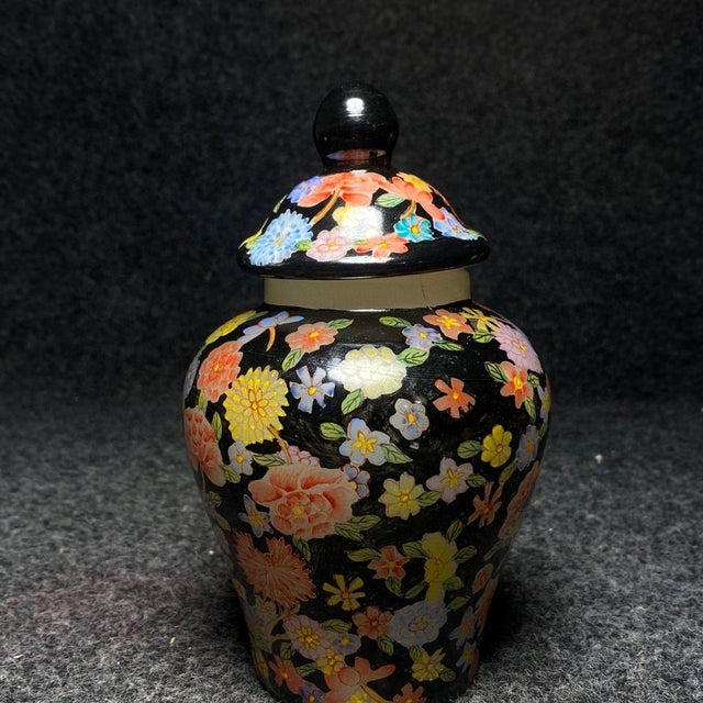 1950s Hand Painted Liuli Glass Lidded General Jar, Black Ground Multi-Colored Floral Pattern, Chinoiserie Ginger Jar For Sale - Image 5 of 9