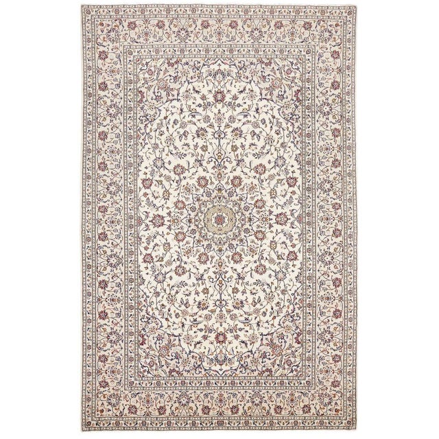 Middle Eastern Rug in Pure Wool For Sale - Image 3 of 11