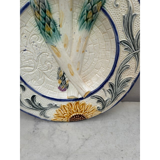 Rustic Rare Belgium Majolica Asparagus Sunflower Plate Wasmuel, Circa 1880 For Sale - Image 3 of 5