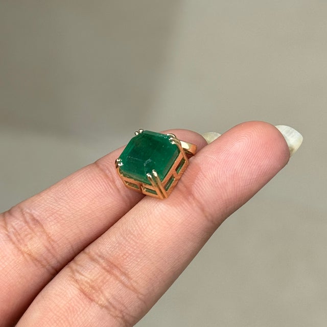 Square Cut 6.06ct Emerald Solitaire Double Prong 18k Yellow Gold Pendant For Sale In New York - Image 6 of 16