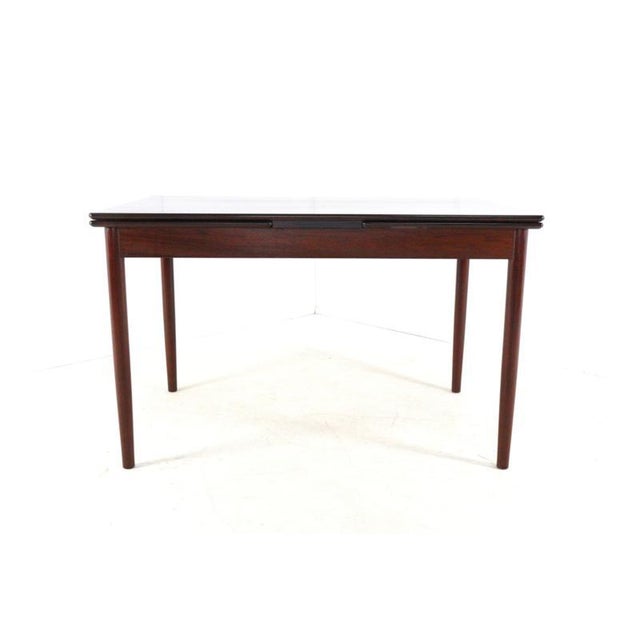 This 2x extendable dining table is a stylish statement in Mid-Century Modern design: sleek, functional, and timeless....