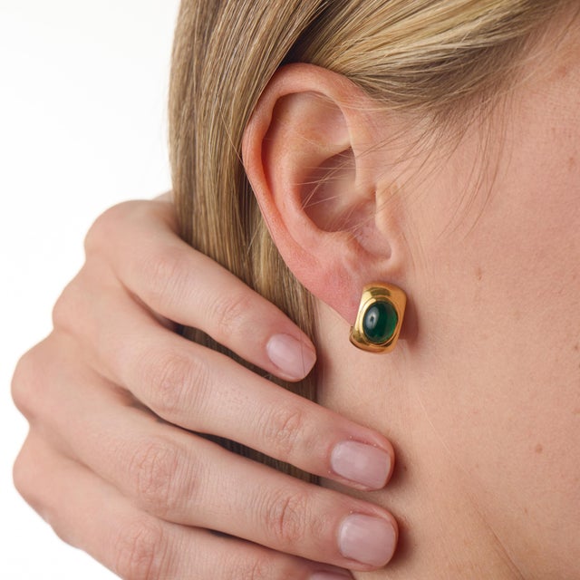 1980s Vintage Gia 4.70 Carat Emerald 18k Yellow Gold Hoop Earrings, A Pair For Sale - Image 5 of 9