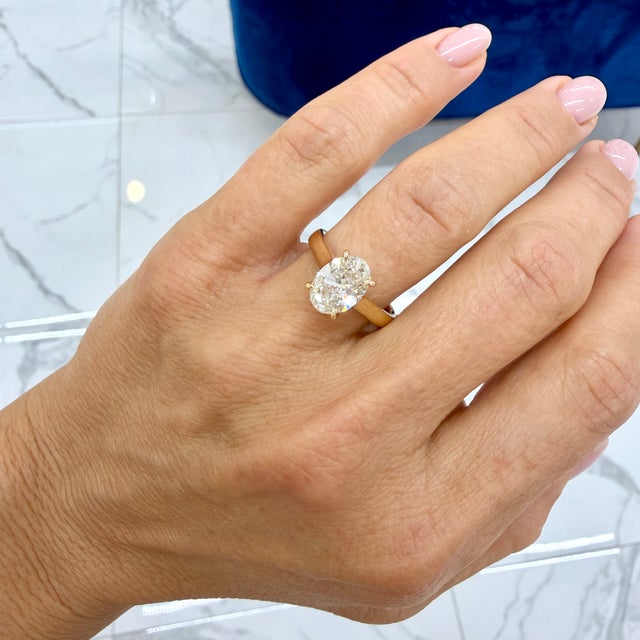 18k Yellow Gold 2.10ct Igi Oval Lab Grown Diamond Solitaire Engagement Ring, Size 7.5 For Sale - Image 9 of 10