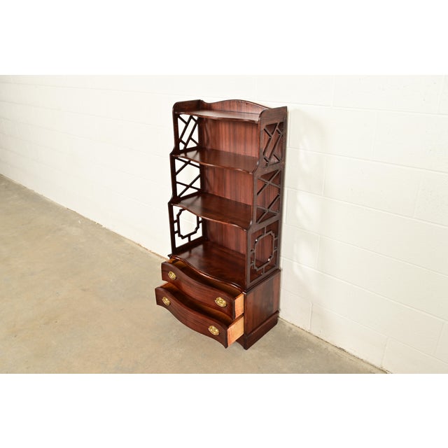 Baker Furniture Style Chinese Chippendale Carved Mahogany Étagère or Bookcase For Sale In South Bend - Image 6 of 17