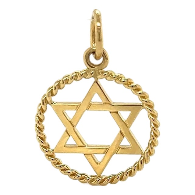 Mid 20th Century Tiffany & Co 18k Yellow Gold Star of David Round Charm Pendant For Sale