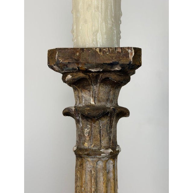 Mid 20th Century Italian Neoclassical Corinthian Column Table Lamps Distressed Giltwood - a Pair For Sale - Image 4 of 15