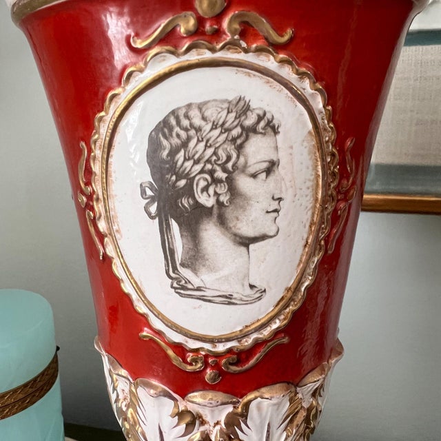 1960s Beautiful pair of Italian ceramic vases // cameo // classical design // gilt rim // ceramic planter // Roman busts // intaglio style For Sale - Image 10 of 17