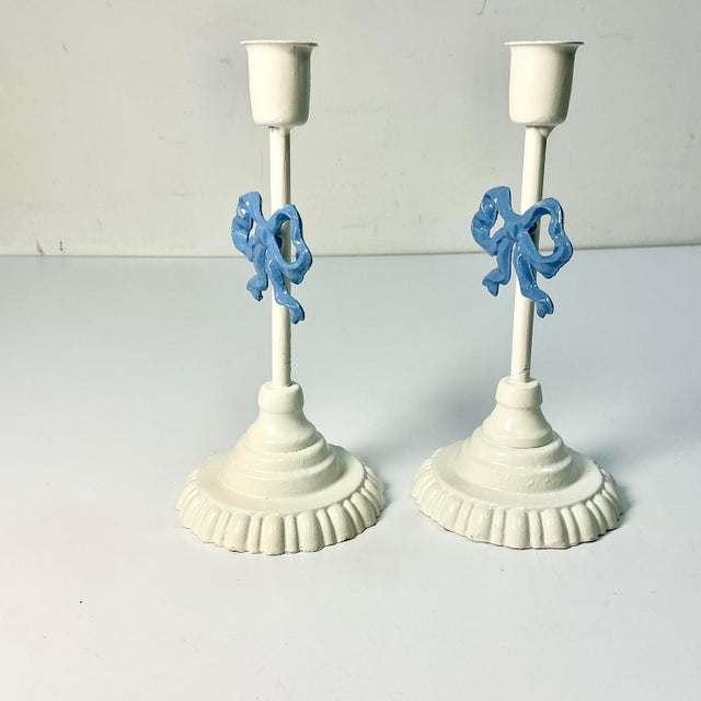 Cornflower Blue 1970s Vintage French Chippendale Boho Chic Ribbon Bows Candlestick Holders - A Pair. For Sale - Image 8 of 11