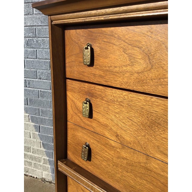 Bassett Furniture Vintage Circa 1960 Mid-Century Modern Bassett "Mayan" Chest of Drawers. For Sale - Image 4 of 11