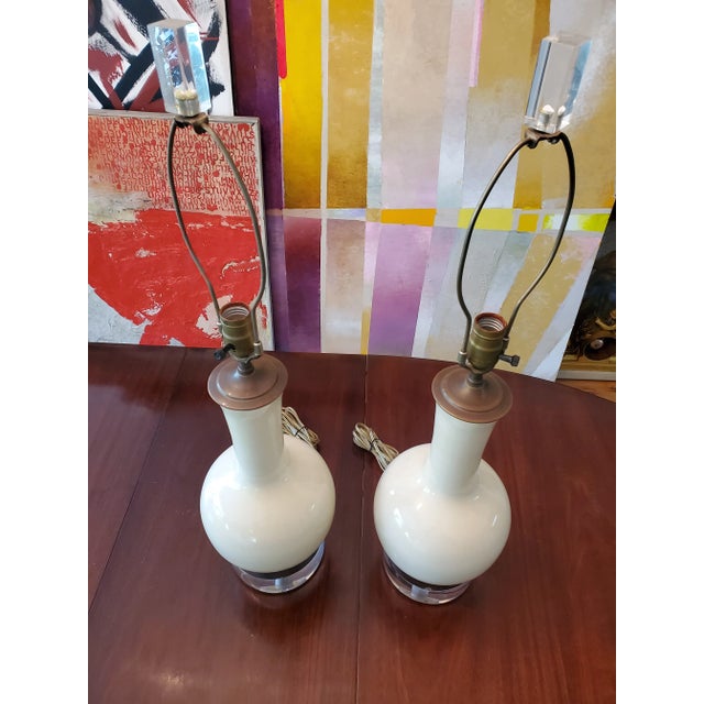 Ceramic Mid-Century Modern Italian Lucite / Porcelain Cream Lamps - a Pair For Sale - Image 7 of 7