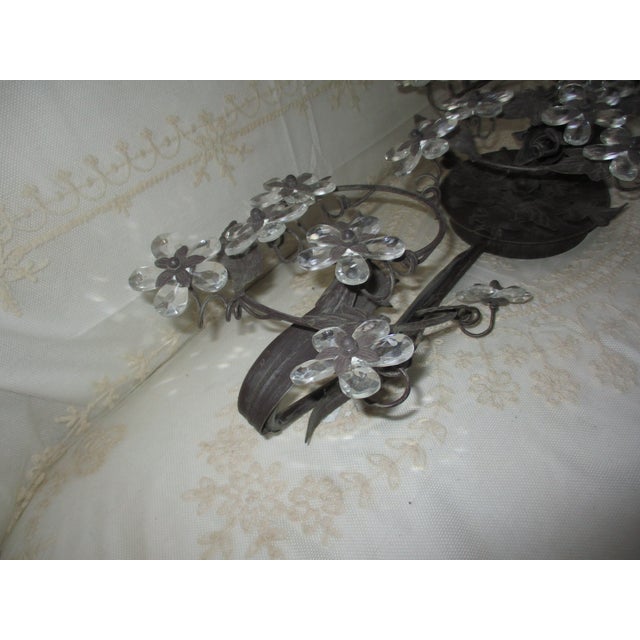 1980s French Style Art Nouveau Bronze Wall Mount Metal & Glass Flower Vanity Lamp For Sale In Columbia, SC - Image 6 of 9