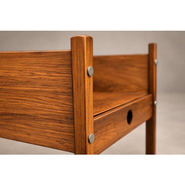 Pair of Sergio Rodrigues “Yara” Side Tables in Freijó Wood with Drawers and Glass Tops, Brazil, 1960s For Sale - Image 18 of 18