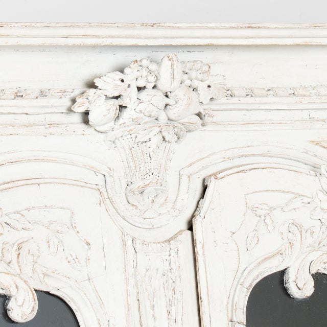 Early 19th Century 19th Century French Gray Painted Pine Vitrine Display Cabinet For Sale - Image 5 of 14