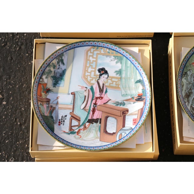 Vintage Set of 12 Jingdezhen Porcelain Decorative Plates With Geisha Motifs, Chinese Export Collector Wall Art For Sale - Image 10 of 18