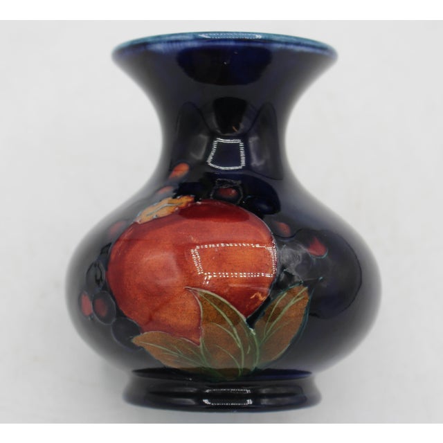 Early 20th Century Circa 1928-1936 English Small Moorcroft Pomegranate Pattern Vase For Sale - Image 5 of 5