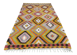 Vintage Turkish Kilim Rug- 5′7″ × 9′6″