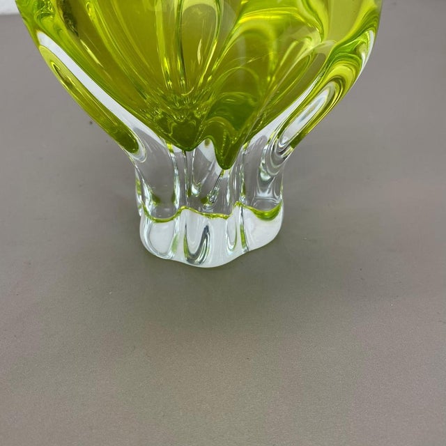 Large Abstract Yellow Green Murano Glass Vase, Italy, 1970 For Sale - Image 13 of 18