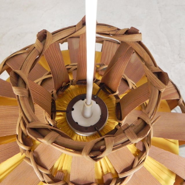 Height: 75 cm. height hood: 27 cm. ø: 43 cm. the lamp has a large bulb holder (e27). the yellow fabric has a very small...