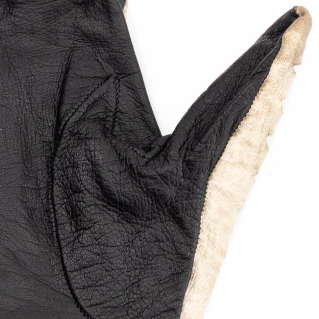 Late 20th Century Chanel Black and White Leather Gloves, Pair For Sale - Image 5 of 6