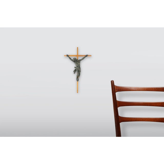 France / 1850 / crucifix / wood / Antique / Baroque / Rustic A beautiful small wooden crucifix made in France around 1850....